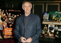 Jonathan Pryce plays the U.S. President