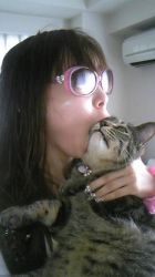 Shoko Nakagawa Cat in mouth